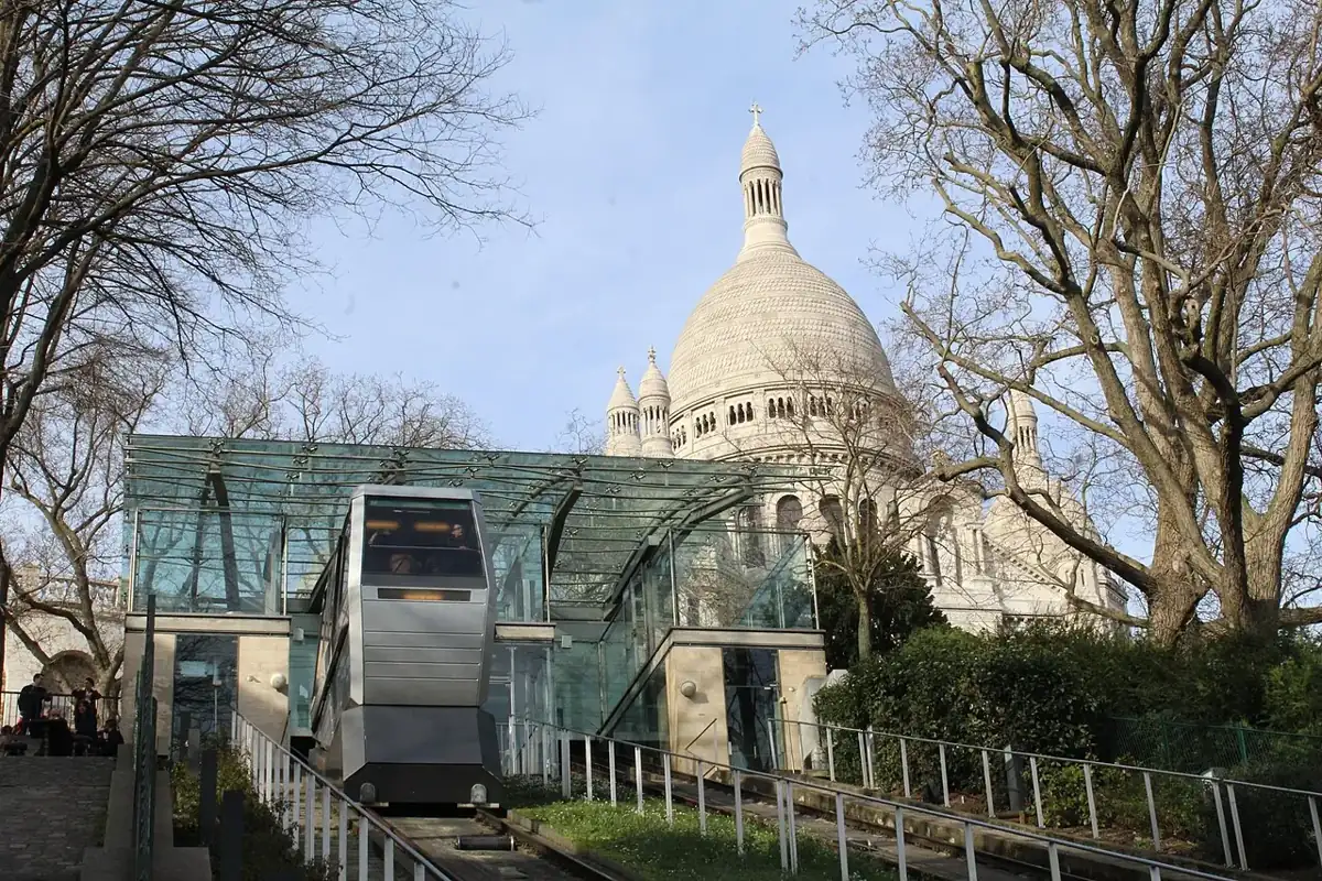 Installation du funiculaire de Montmartre