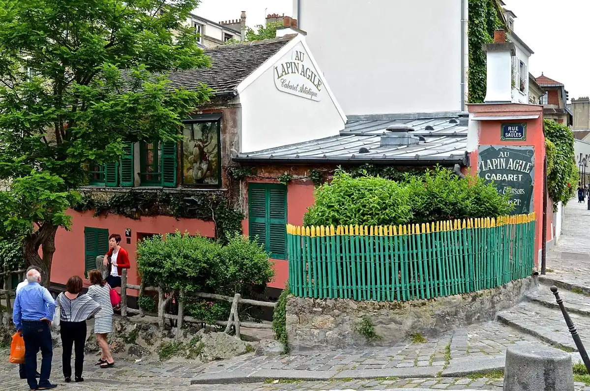 Exterior of Au Lapin Agile photographed in May 2014