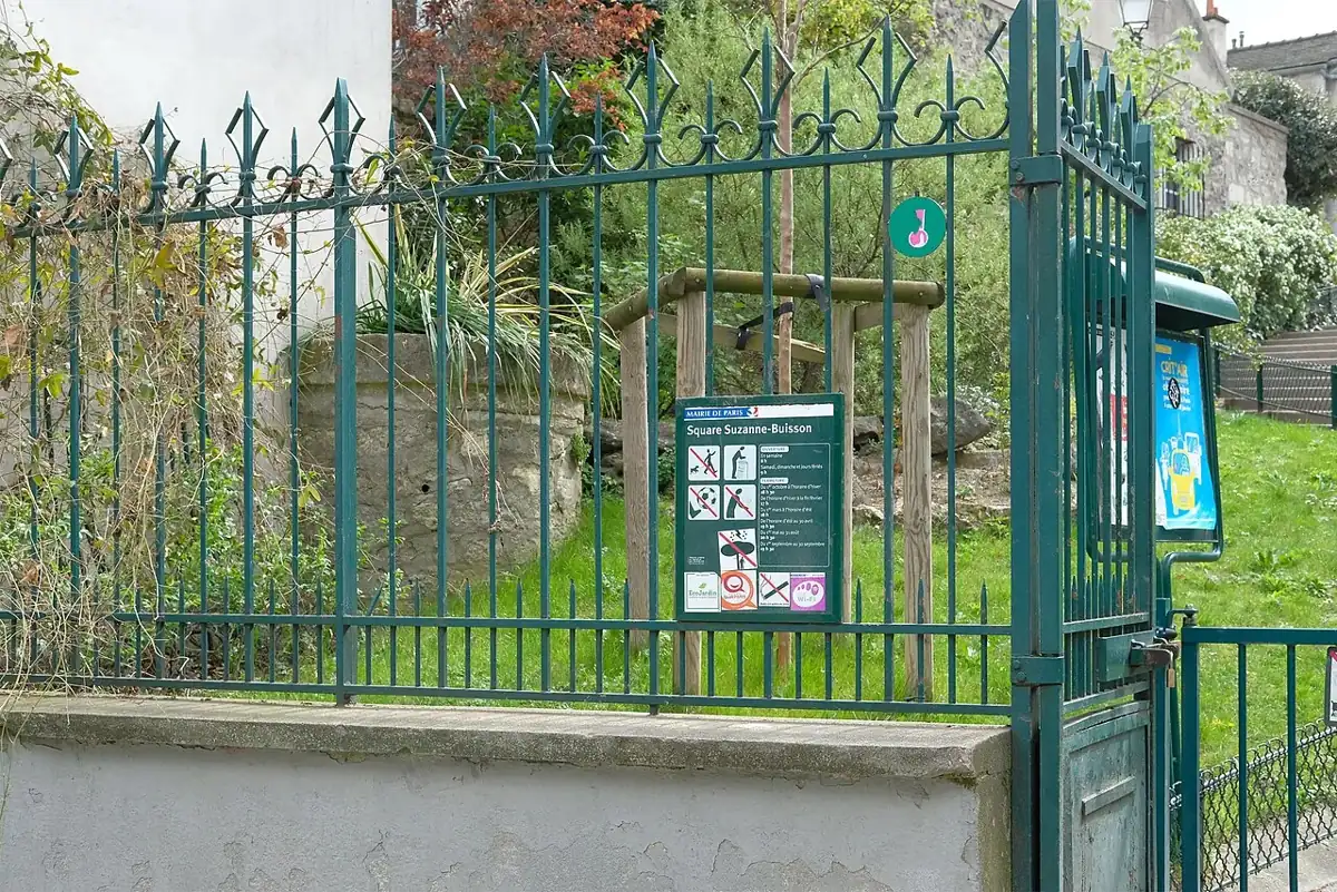 Entrance gate at square Suzanne-Buisson